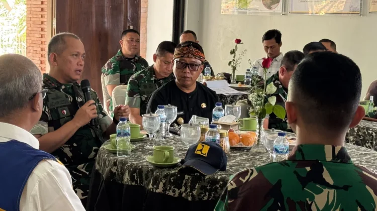 Wabup Adhe Dampingi Pangdam IV/Diponegoro Cek Waduk Gondang