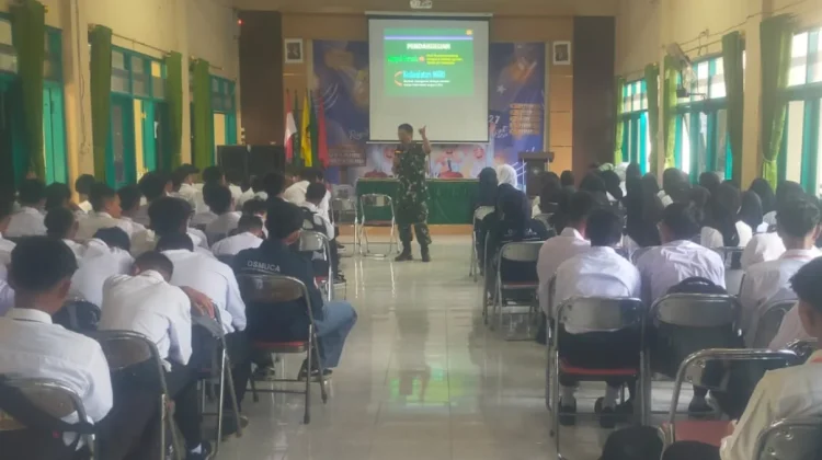 Sambut Generasi Tangguh, Danramil Cawas Beri Pembekalan Wasbang Siswa Baru SMK