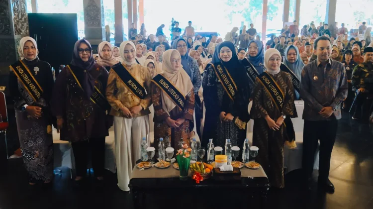 Perkuat Literasi, Wali Kota Surakarta Minta Anak-anak Membiasakan Menulis