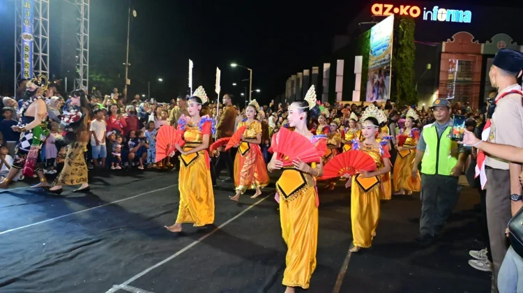 Puluhan Ribu Warga Saksikan “Sukoharjo Night Carnival” di Solo Baru