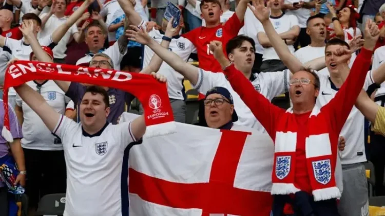 Alasan Lagu Wonderwall Dinyanyikan Fans Inggris di Piala Dunia 2026