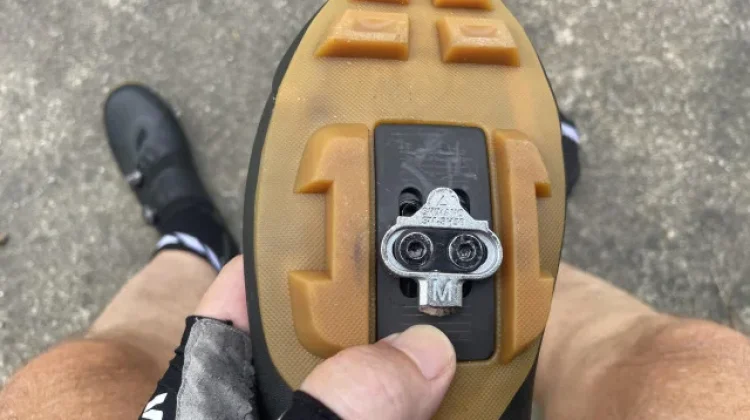 Sepatu Cleat Penunjang Efisiensi dan Kenyamanan Bersepeda