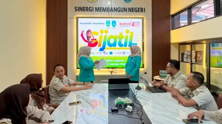 Mahasiswa UMS Dukung Digitalisasi Layanan Pajak Kendaraan Bermotor di Ponorogo