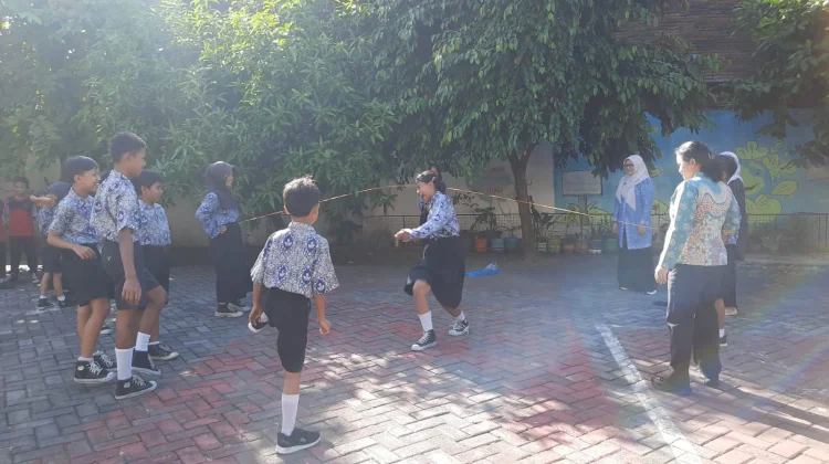 Dolanan Anak Kembali Digaungkan di SDN Kusumodilagan Solo Saat HAN 2026