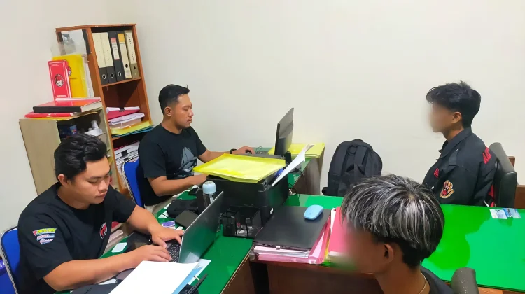 Dua Pemuda Ditangkap Polisi Usai Simpan Tembakau Sintetis dan Obat
