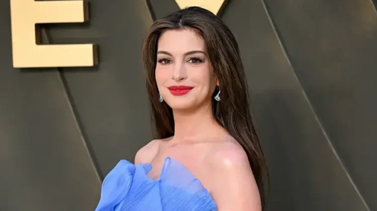 Kuku Cantik Anne Hathaway di Premiere Film "The Odyssey", Harganya Hanya 10 Dolar