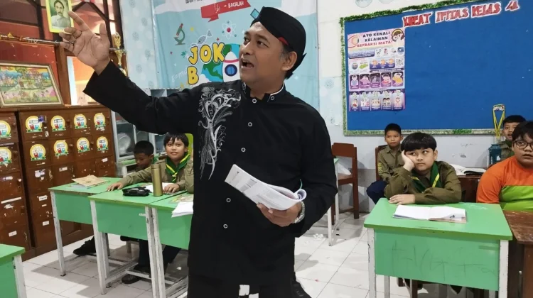 Guru Didorong Kuasai Teknik Bedah Sastra