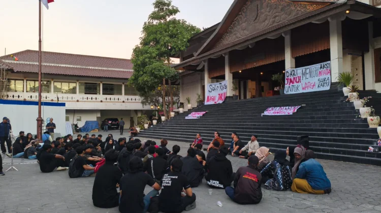 Audiensi DPRD, Warga Minta Penanganan Dampak PLTSa Putri Cempo Diprioritaskan