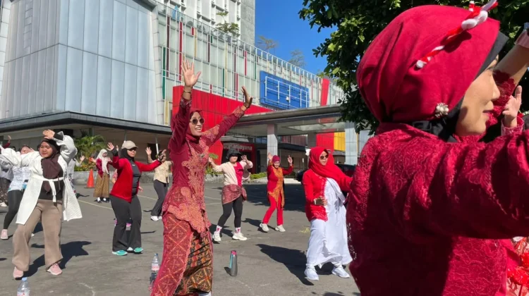 Mercure Solo Gelar Zumba Berkebaya Peringati Hari Kebaya Nasional