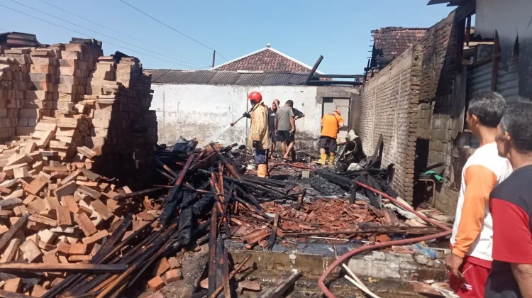 Ditinggal Bekerja ke Sawah, Rumah Warga Bentak Sidoharjo Ludes Terbakar