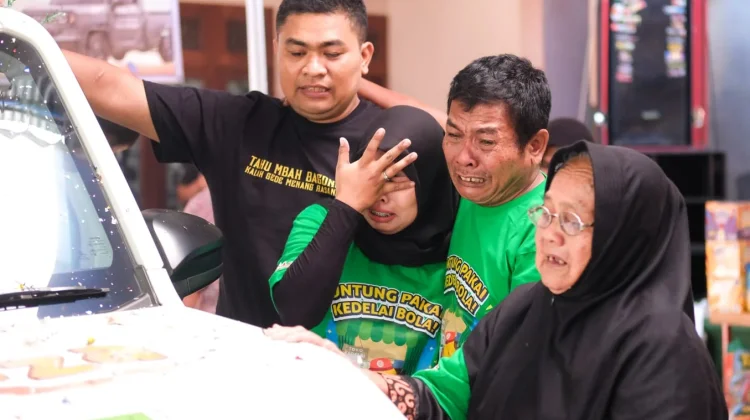 Tangis Haru Pengrajin Tahu Sragen, Usaha Gigih Berbuah Mobil Baru dari Kedelai BOLA