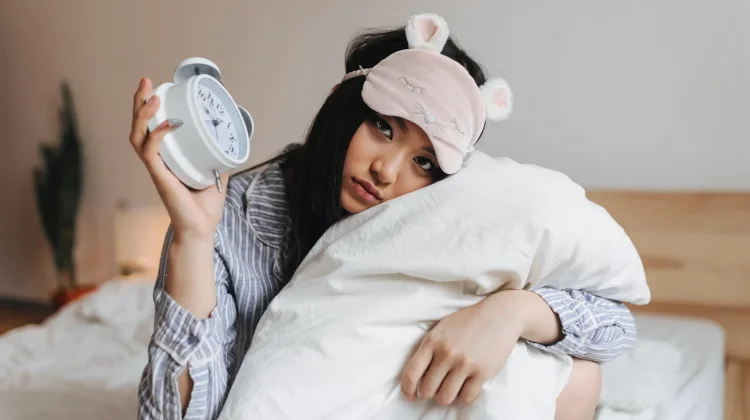 Begadang Lalu Tidur Pagi, Apa Bisa Menggantikan Manfaat Tidur Malam?