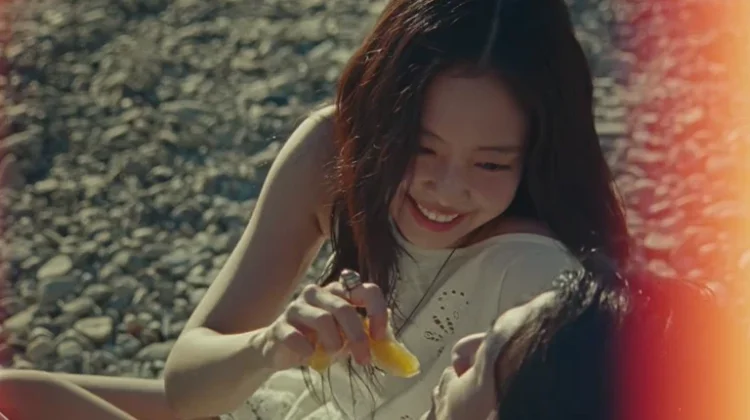Lagu Baru Jennie Angkat Kisah Hubungan tanpa Status
