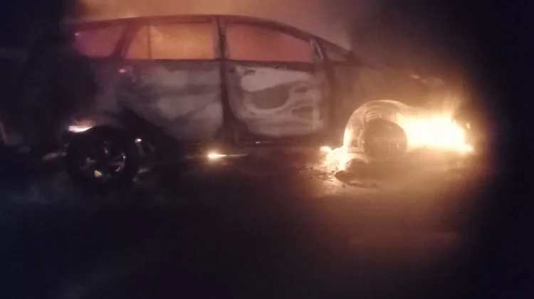Diduga Korsleting, Toyota Innova Venturer Ludes Terbakar di Jalan Sragen-Tangen