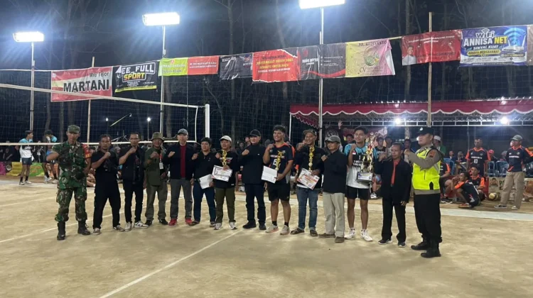 Ribuan Penonton Padati Final Pordus Bola Voli
