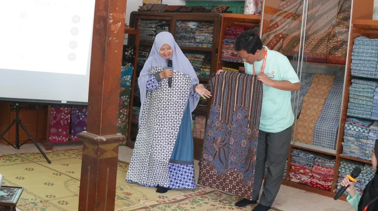 FT UMS Kenalkan Industri Batik Ramah Lingkungan kepada Mahasiswa Internasional