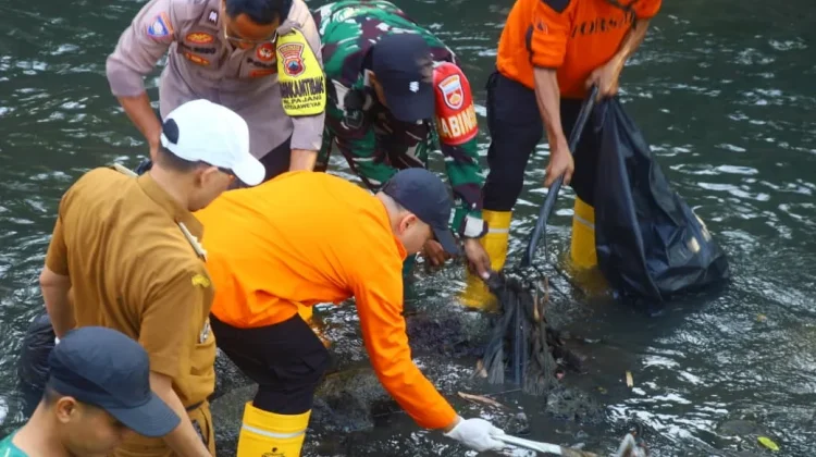 Respati Tegaskan Sanksi Tegas Pelaku Buang Sampah Sembarangan