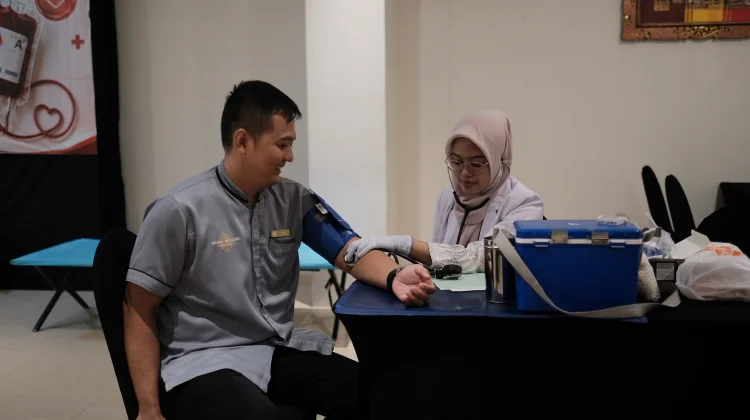 Donor Darah Warnai Road to Anniversary Grand Mercure Solo Baru