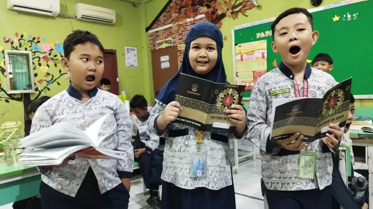 SD Muhammadiyah 1 Solo Luncurkan Mutabaah Book Daily Practice