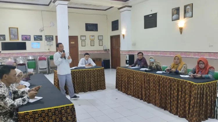 Pustakawan SD Muhammadiyah 1 Solo Jadi Mentor