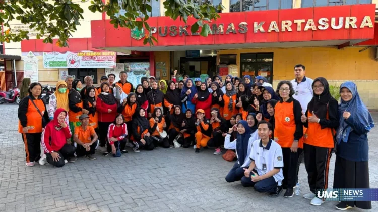 Mahasiswa Profesi Fisioterapi UMS Edukasi Lansia Cegah Osteoarthritis Lutut