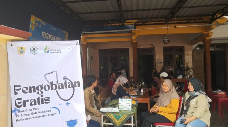Puluhan Warga Terdampak Abu Pabrik Gula Mojo Sragen, Dapat Pengobatan Gratis