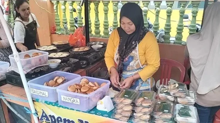 Tradisi Yaa Qowiyyu Jatinom Klaten Berkah Bagi UMKM, Penjualan Apem Laris Manis