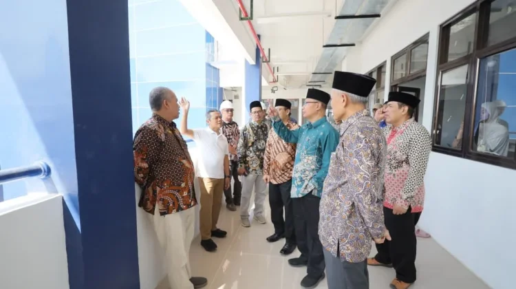 Wamendikdasmen Tinjau Proyek Gedung Baru Pondok Hajjah Nuriyah Shabran UMS