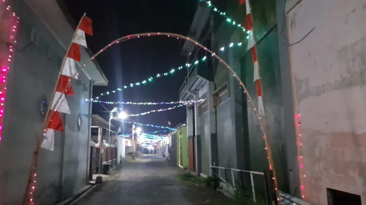 Semarak Lampu Hias, Wujud Antusias Menyambut HUT RI ke-81
