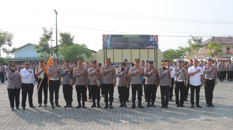 Kapolres Sukoharjo Beri Penghargaan Personel Berprestasi, Polsek Nguter Terbaik