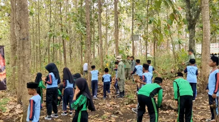 Perhutani KPH Telawa Berikan Kesadaran Cegah Karhutla kepada Pelajar