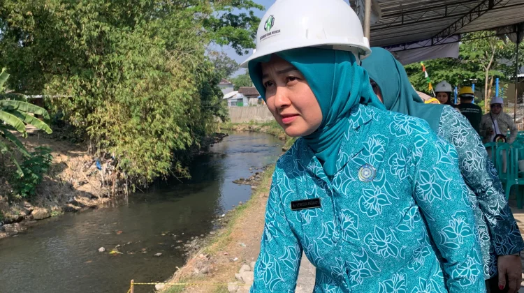 Pemkot Solo Uji Coba MRF dan Trash Barrier di Sungai Premulung Pajang