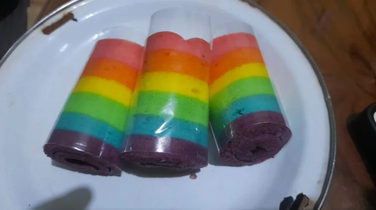 Rainbow Roll Cake, Perpaduan Warna dan Rasa dalam Setiap Gulungan