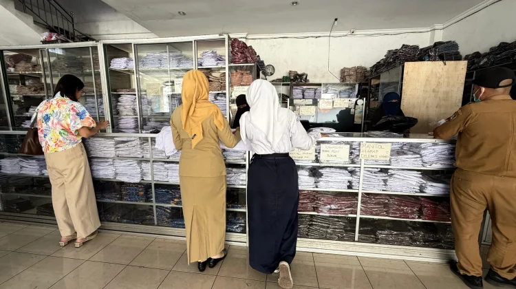Toko Pramuka Ramai Sambut Agustusan