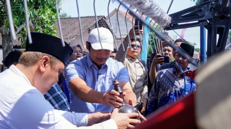 Bupati Boyolali Serahkan Bantuan Pertanian Dukuh Kadipaten