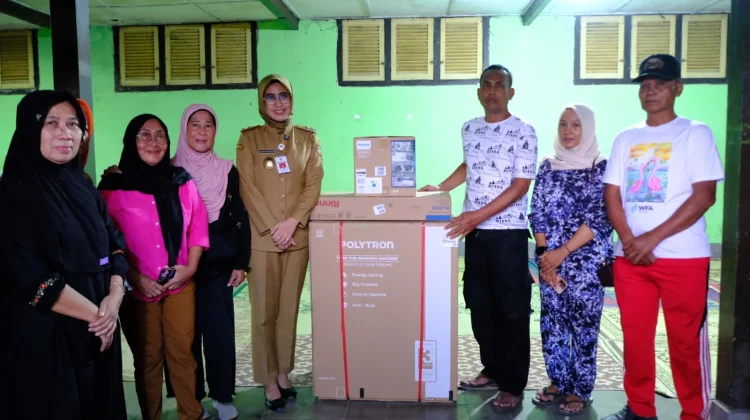Wawali Solo Astrid Widayani Bantu Ringankan Beban Warga Pengungsian Kebakaran
