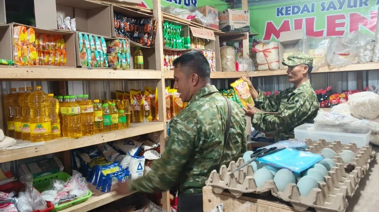 Koramil Manisrenggo Pantau Harga Sembako dan Kedaluwarsa Produk