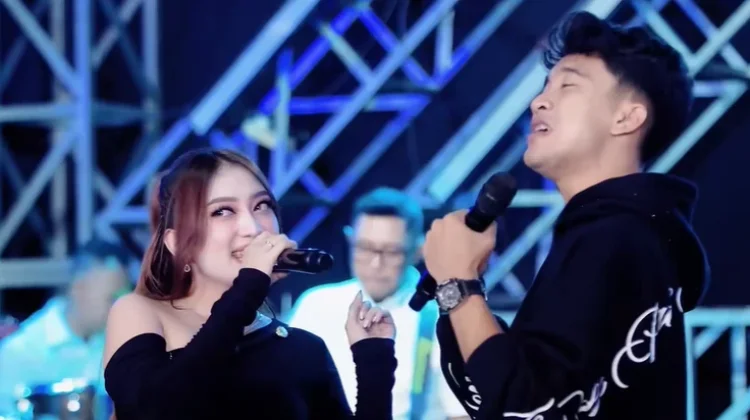 Lirik dan Terjemah "Sumandhing" - Shinta Arsinta Ft Sadewok