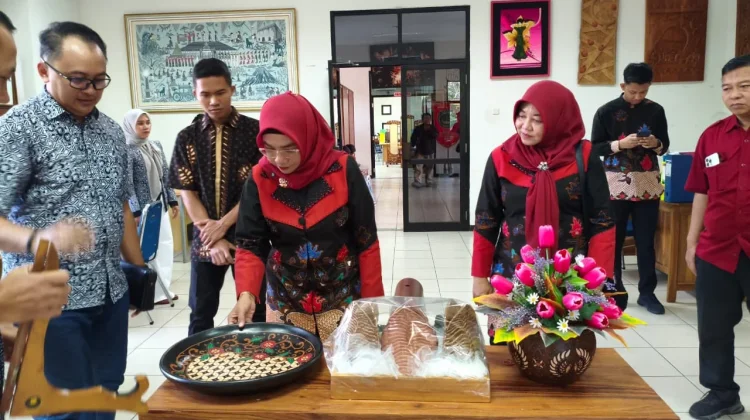 Pemkab Bojonegoro Gandeng ISI Solo Perkuat Identitas Batik