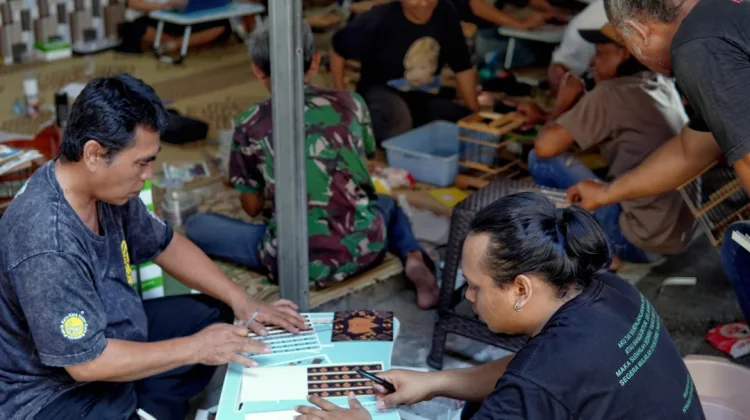 FSRD ISI Surakarta Dorong Daya Saing Pengrajin Sangkar Burung