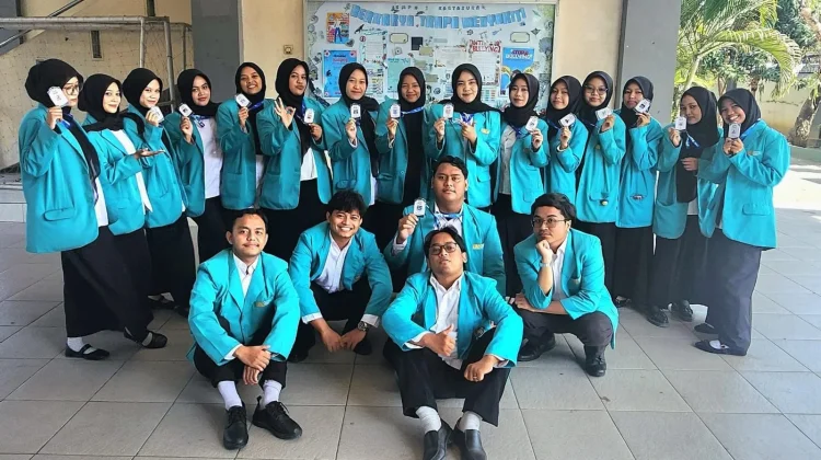 Hidupkan Mading Sekolah, Mahasiswa PLP UMS Kampanyekan Gerakan Anti-Bullying