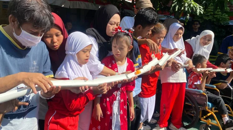 Siswa SLB D/D1 YPAC Surakarta Meriahkan HUT Ke-81 RI lewat Estafet Pingpong