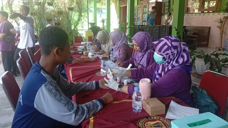 Puluhan Siswa hingga Guru SMPN 1 Tangen Ikuti Skrining Kesehatan Gratis