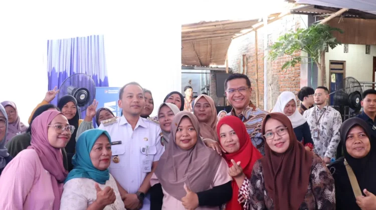 PNM Gandeng SURGE, Hadirkan Internet Rakyat dan Edukasi AI Bagi Nasabah UMKM
