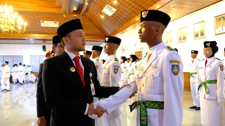 Respati Kukuhkan Paskibraka Surakarta untuk Upacara HUT ke-81 RI