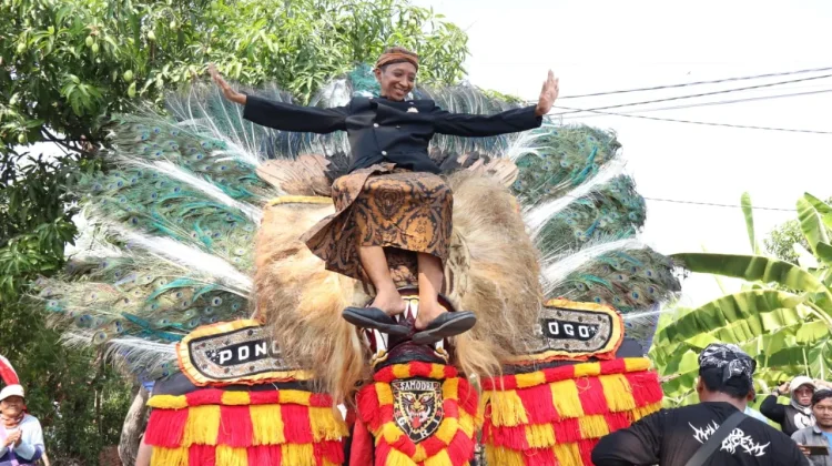 Wujud Syukur atas Kemakmuran, Warga Bedoro Gelar Tradisi Sedekah Bumi Meriah