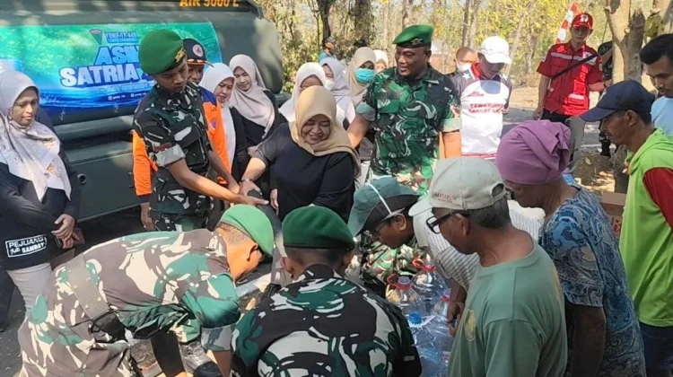 Puskesmas Sukoharjo dan YONIF TP 449 Salurkan Bantuan Air Bersih