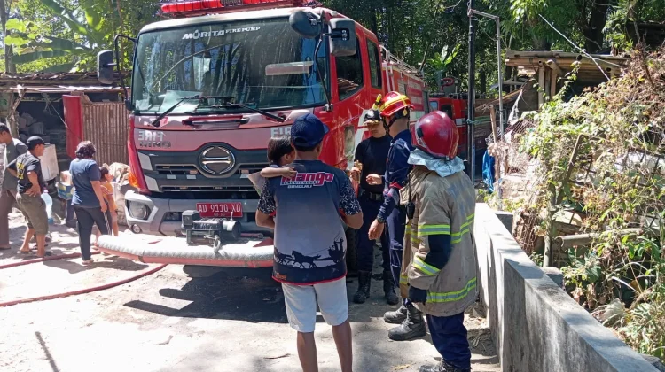 Lupa Matikan Bekas Bedian, Lahan Kosong di Bantaran Sungai Boyolali Terbakar