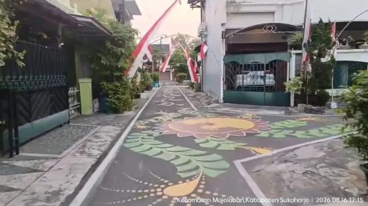 Jalan Kampung di Triyagan Sukoharjo Disulap Jadi Kanvas Batik Raksasa