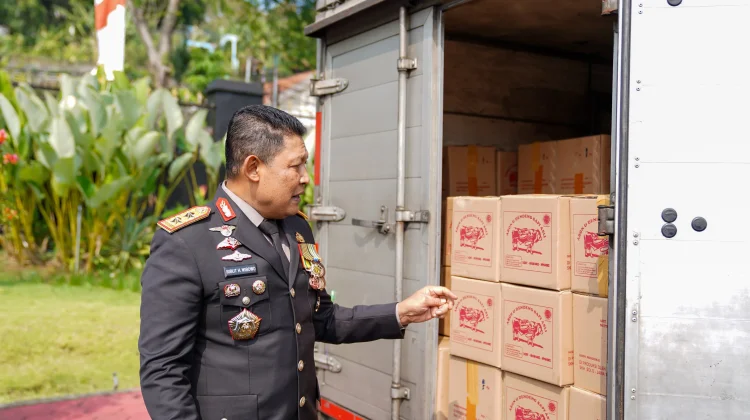 Peduli Gempa NTT, Polda Jateng Kirim 10 Truk Logistik dan Dokter